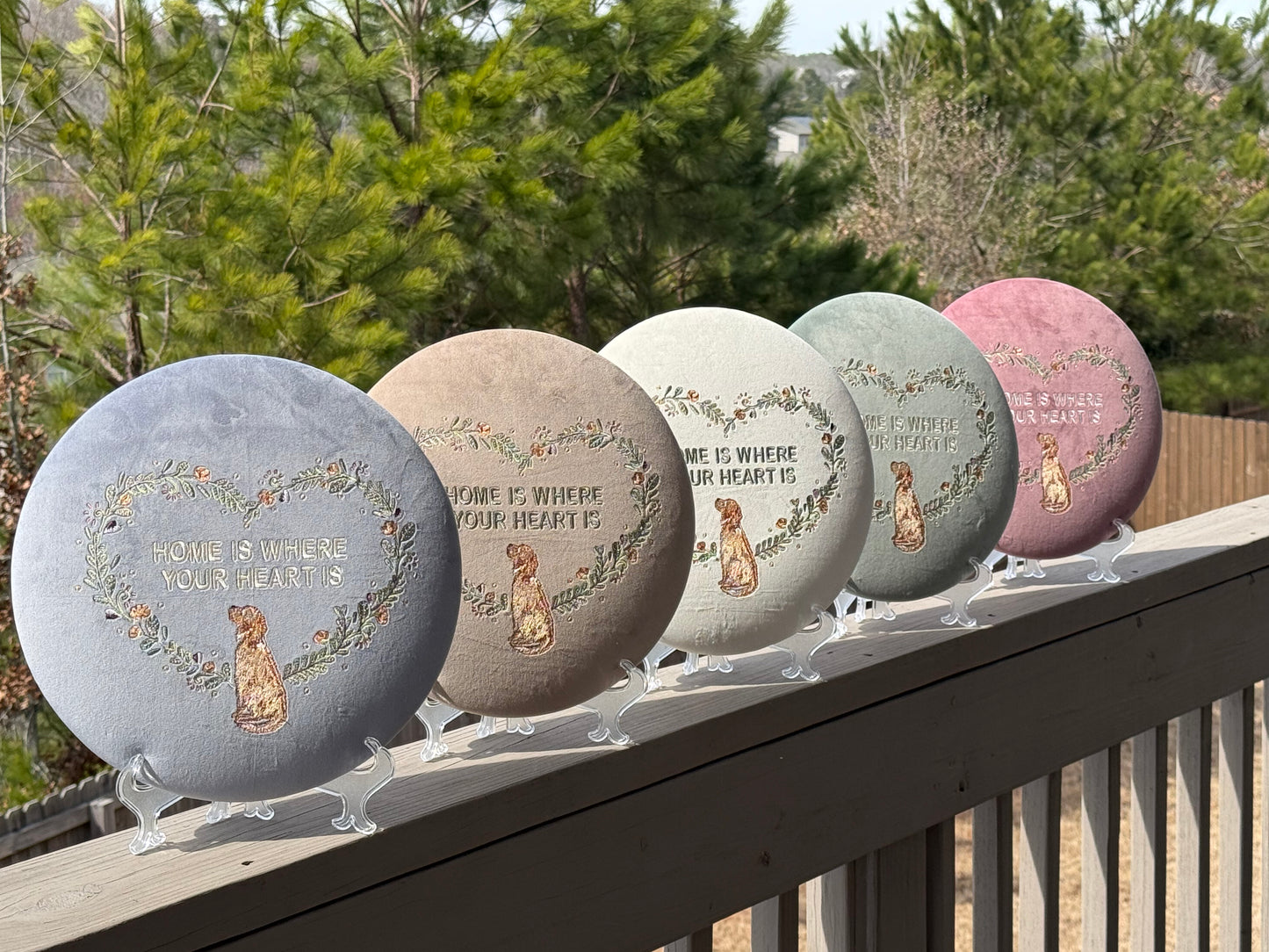 Luxurious Round Embroidered Velour Wall Hanging for Interior Decor - "Home is where your heart is" Retriever Decoration, Gift with dog decor