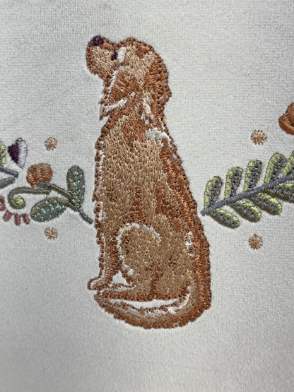 Luxurious Round Embroidered Velour Wall Hanging for Interior Decor - "Home is where your heart is" Retriever Decoration, Gift with dog decor