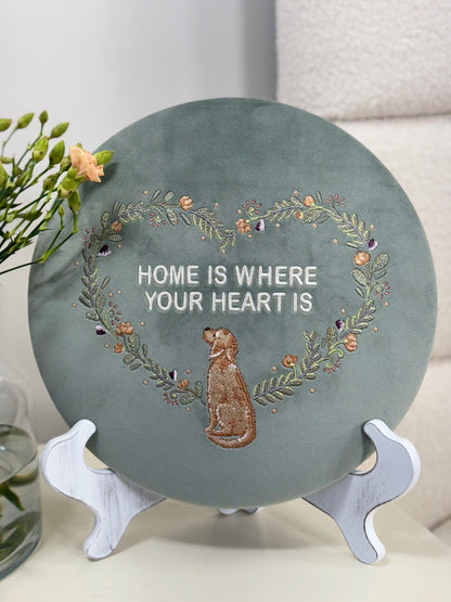 Luxurious Round Embroidered Velour Wall Hanging for Interior Decor - "Home is where your heart is" Retriever Decoration, Gift with dog decor