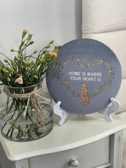 Luxurious Round Embroidered Velour Wall Hanging for Interior Decor - "Home is where your heart is" Retriever Decoration, Gift with dog decor