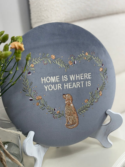Luxurious Round Embroidered Velour Wall Hanging for Interior Decor - "Home is where your heart is" Retriever Decoration, Gift with dog decor