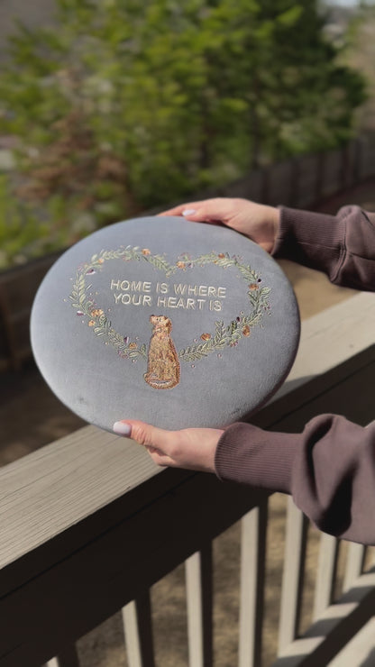 Luxurious Round Embroidered Velour Wall Hanging for Interior Decor - "Home is where your heart is" Retriever Decoration, Gift with dog decor
